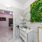 De Lux Cu Jacuzzi In *