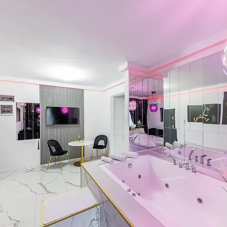 Apartament De Lux Cu Jacuzzi In *